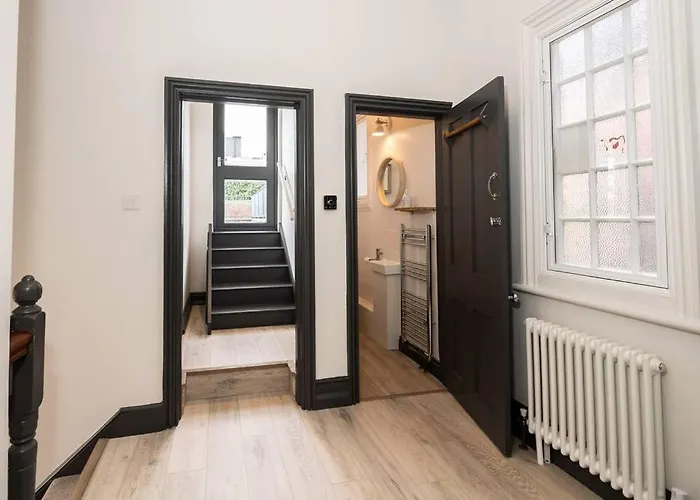 4 Castle Mews