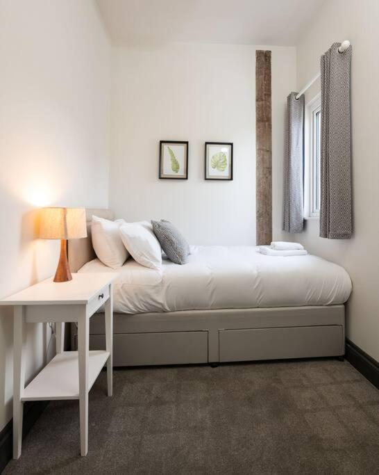 Apartment 4 Castle Mews *