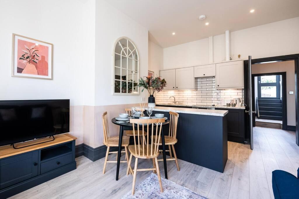 4 Castle Mews *